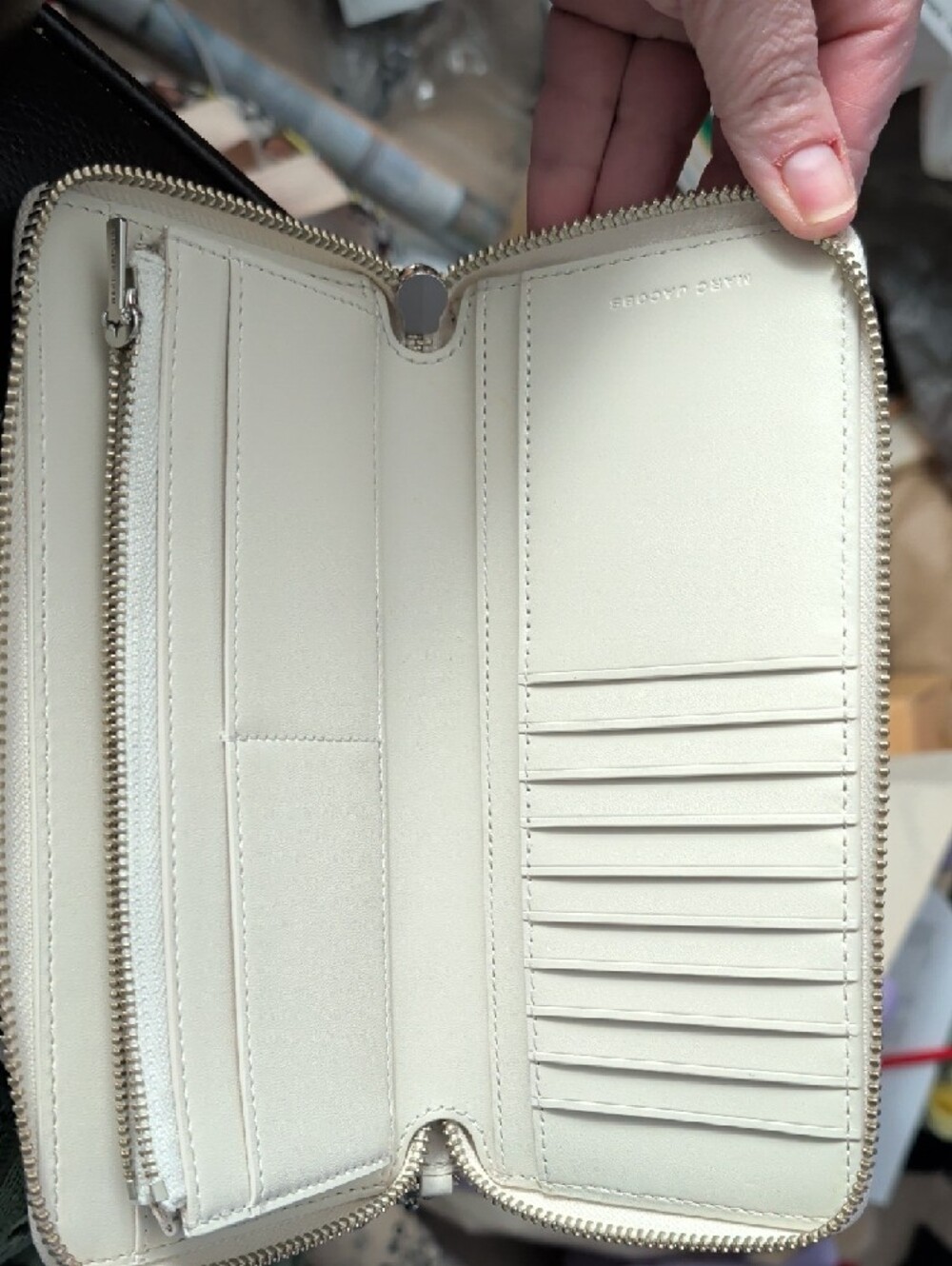 Marc Jacobs White Pebbled Zip Wristlet Wallet - Picture 3 of 5